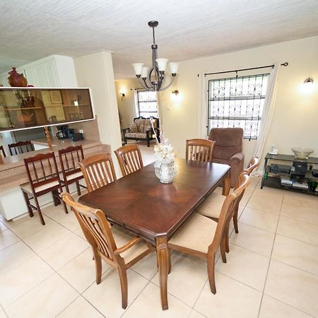Spacious 3-Bedroom Home - Regency Park Bridgetown Exteriér fotografie