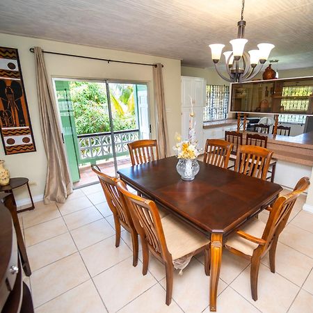 Spacious 3-Bedroom Home - Regency Park Bridgetown Exteriér fotografie