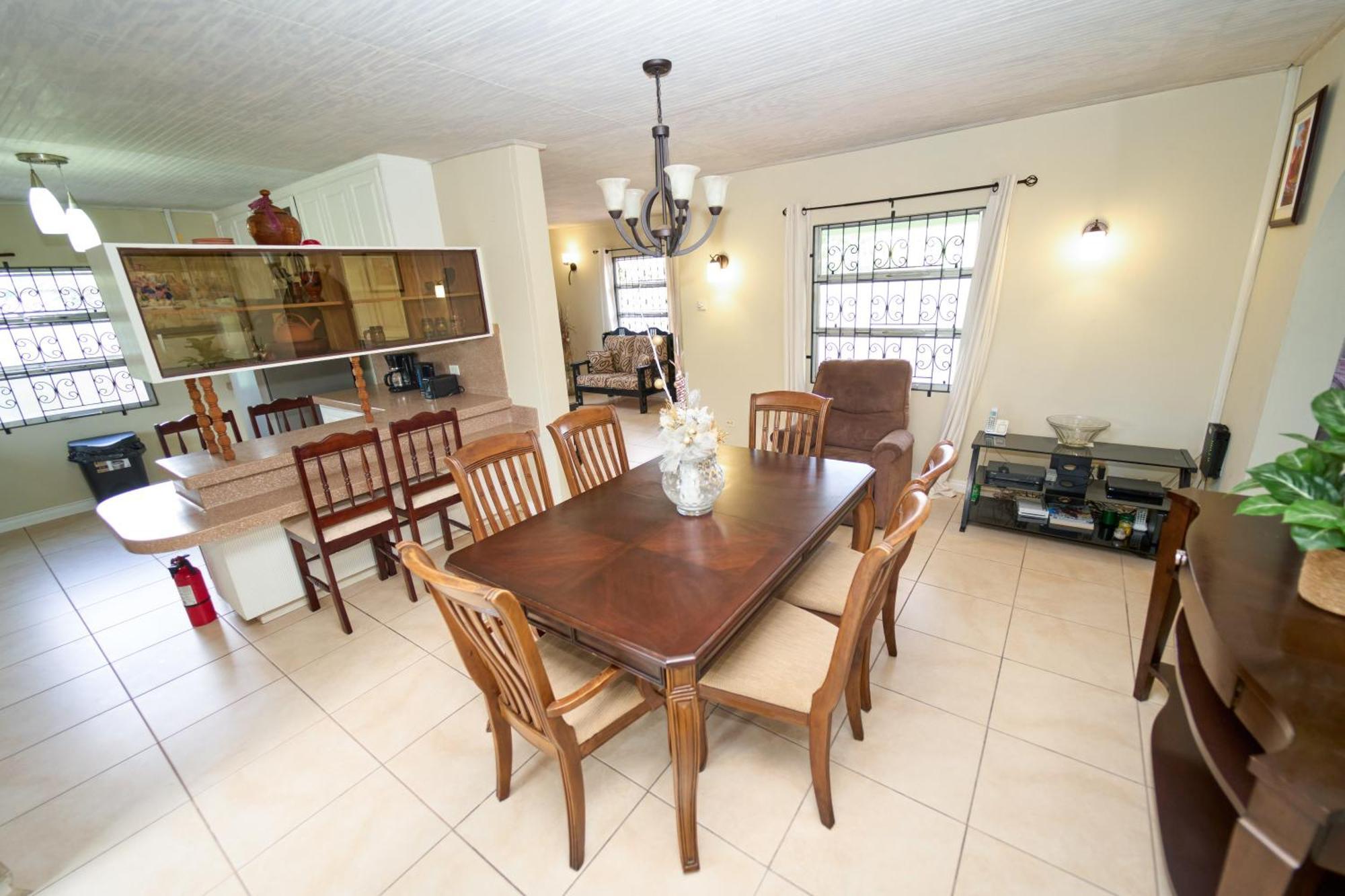 Spacious 3-Bedroom Home - Regency Park Bridgetown Exteriér fotografie
