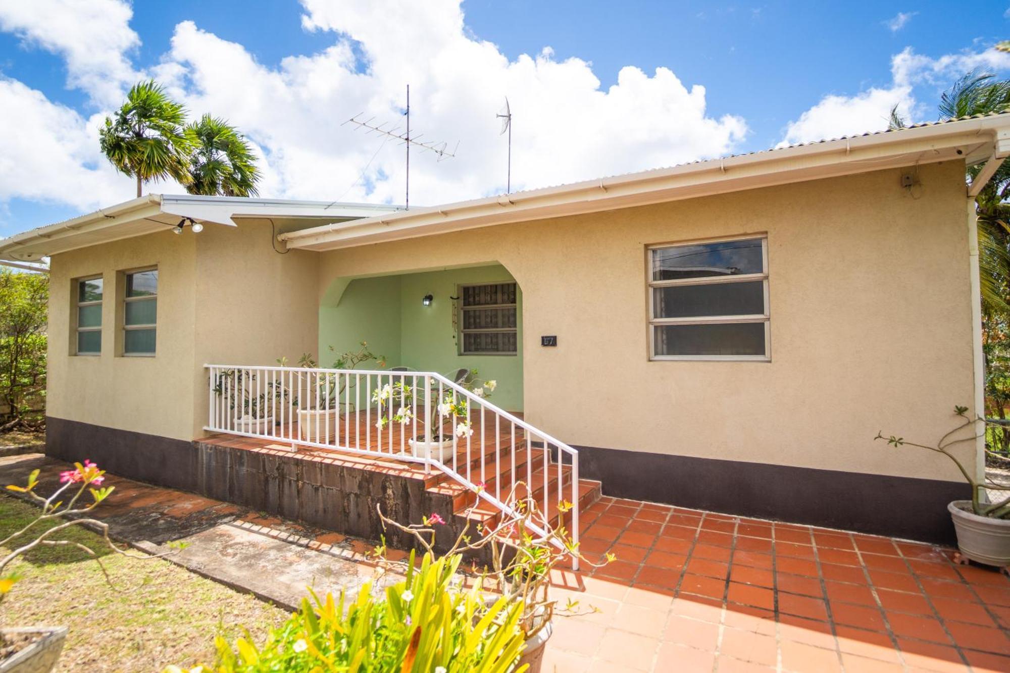 Spacious 3-Bedroom Home - Regency Park Bridgetown Exteriér fotografie