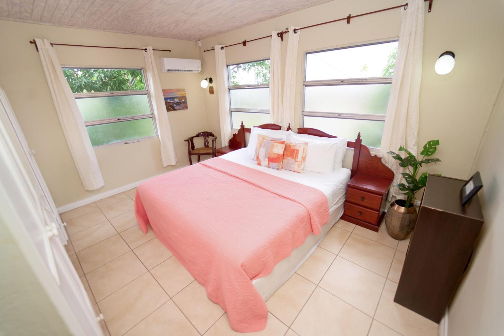 Spacious 3-Bedroom Home - Regency Park Bridgetown Exteriér fotografie