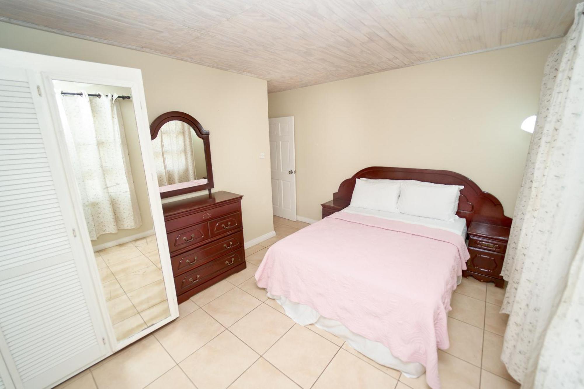 Spacious 3-Bedroom Home - Regency Park Bridgetown Exteriér fotografie