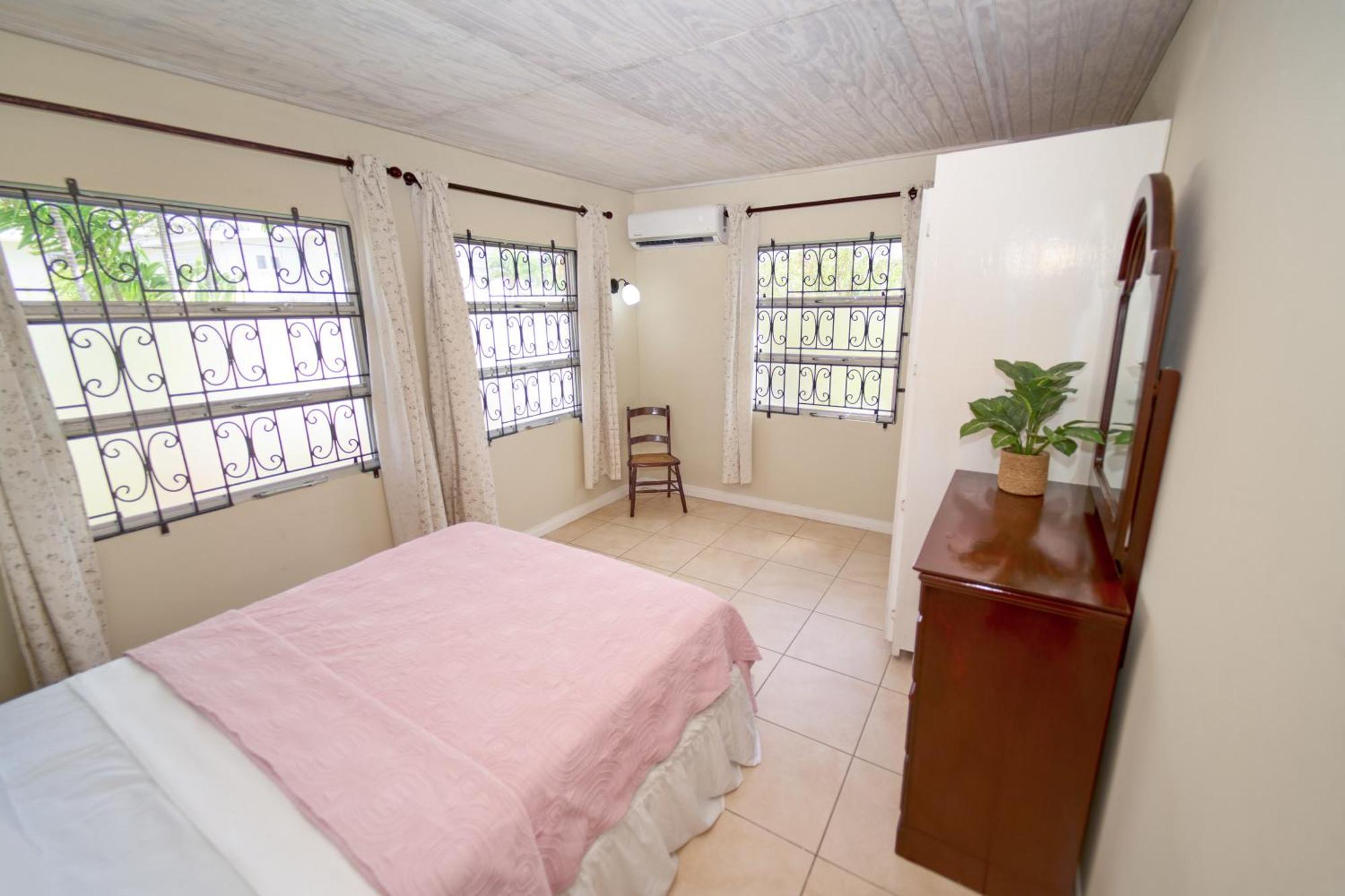 Spacious 3-Bedroom Home - Regency Park Bridgetown Exteriér fotografie