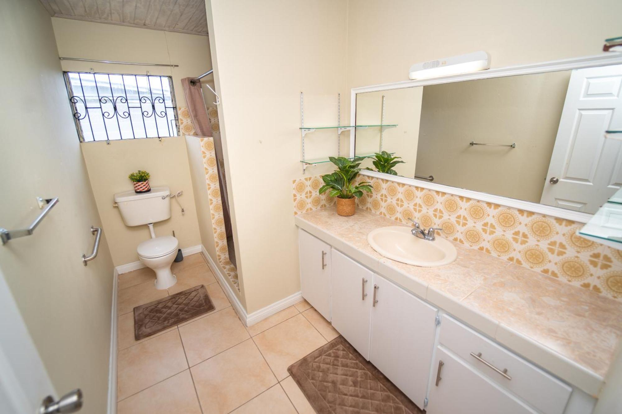 Spacious 3-Bedroom Home - Regency Park Bridgetown Exteriér fotografie