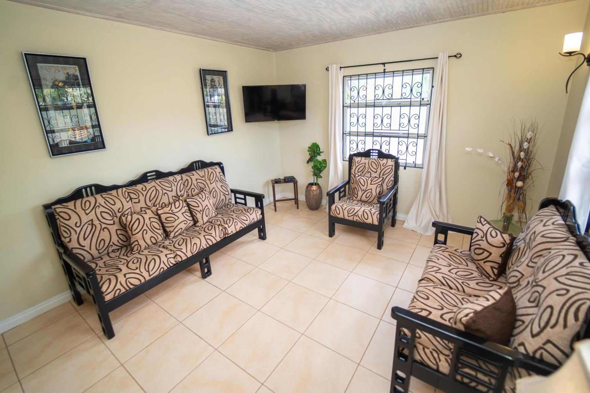 Spacious 3-Bedroom Home - Regency Park Bridgetown Exteriér fotografie